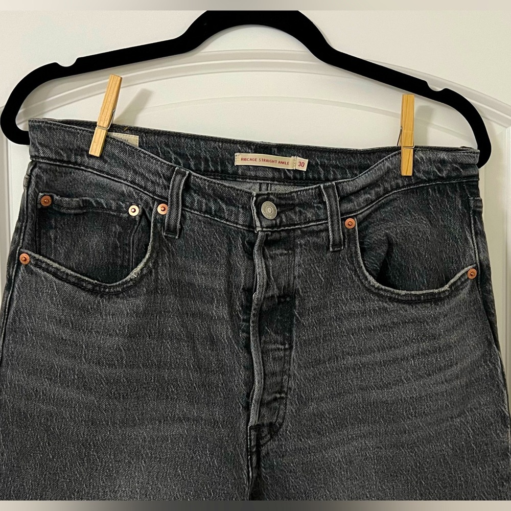 LEVI’S Ribcage Ankle Size 30 Gray